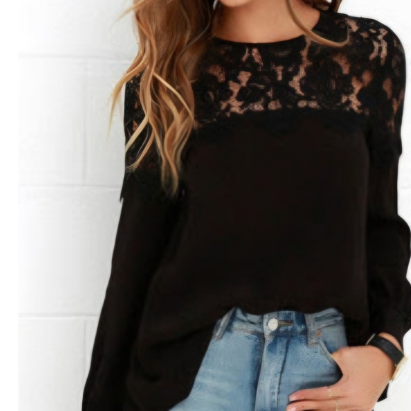 Lulus Tops - Lace detail long sleep top